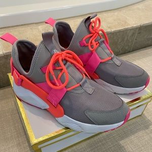 Nike Air Huarache City Low 9.5